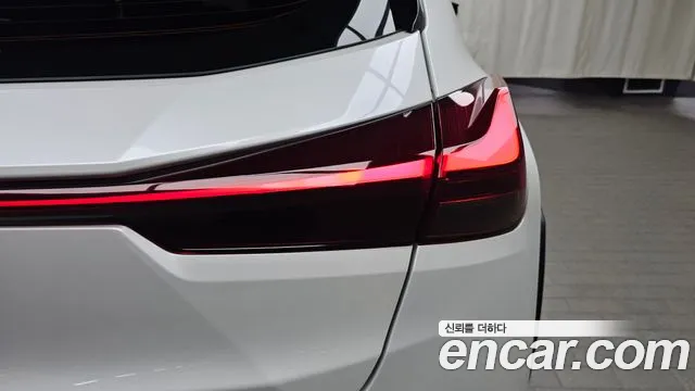 Lexus UX — Фото автомобиля 23