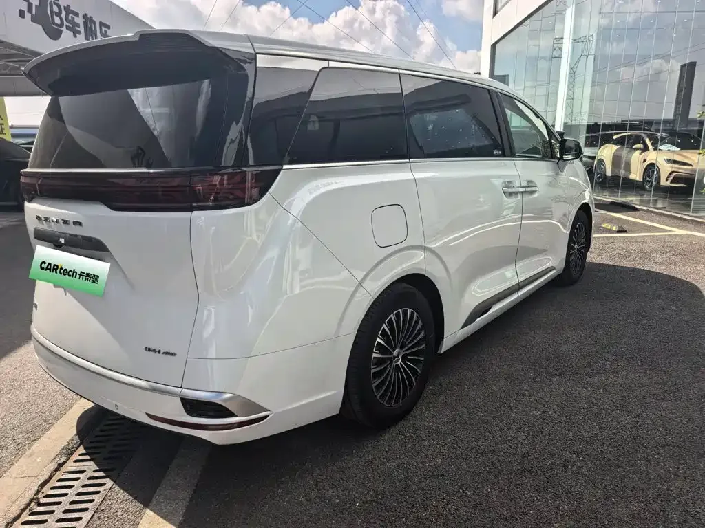 Denza Denza D9 2022 DM-i 970 All-Wheel Drive Honor Edition — Фото автомобиля 4