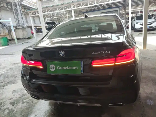 BMW 5 Series — Фото автомобиля 5