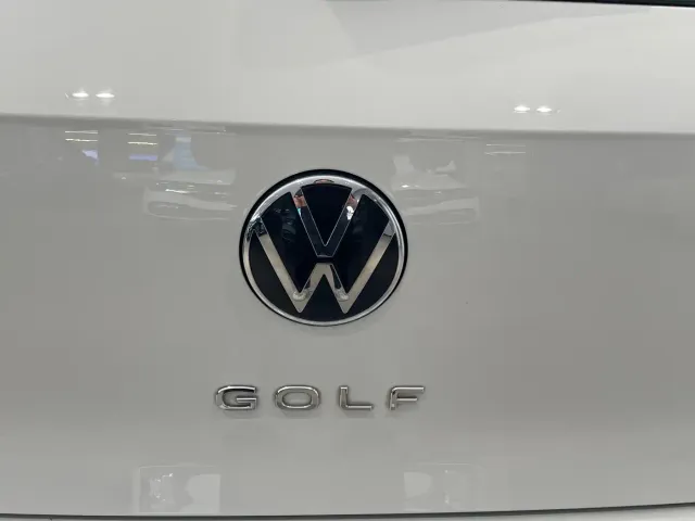 Volkswagen Golf — Фото автомобиля 16