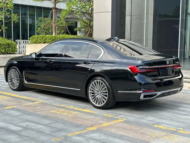 BMW 7 Series — Фото автомобиля 13