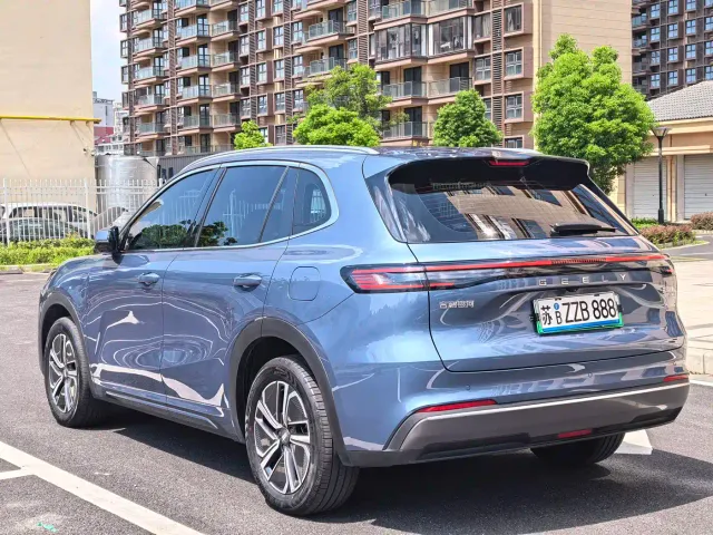 Geely Galaxy Starship 7 EM-i — Фото автомобиля 6