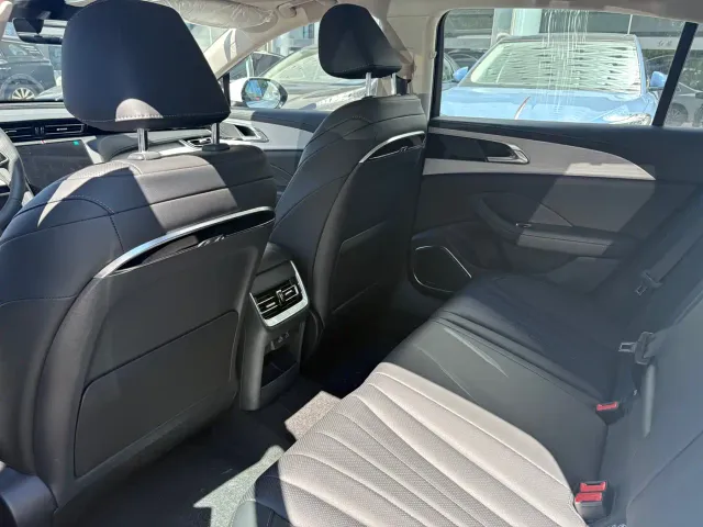 Hongqi H5 — Фото автомобиля 7