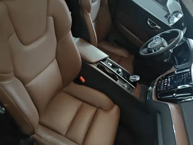 Volvo XC60 — Фото автомобиля 24