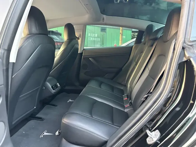 Tesla Model 3 — Фото автомобиля 6
