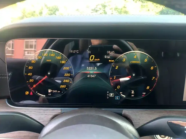 Mercedes-Benz E-Class — Фото автомобиля 11