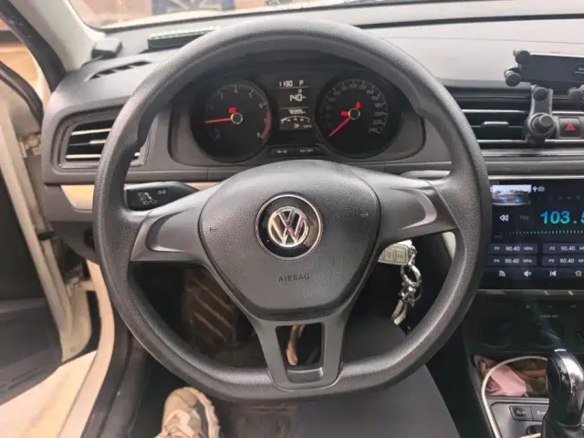 Volkswagen Lavida — Фото автомобиля 15