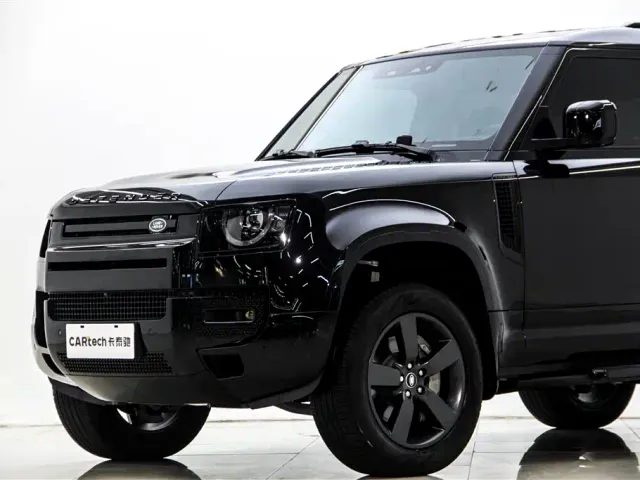 Land Rover Defender — Фото автомобиля 8