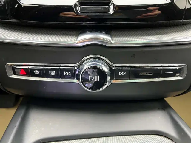 Volvo XC60 — Фото автомобиля 24