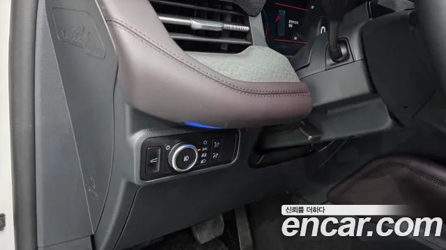Ford Explorer — Фото автомобиля 25