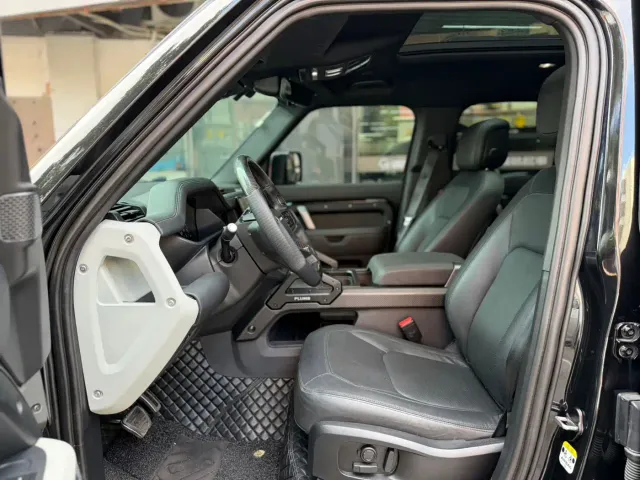 Land Rover Defender — Фото автомобиля 6