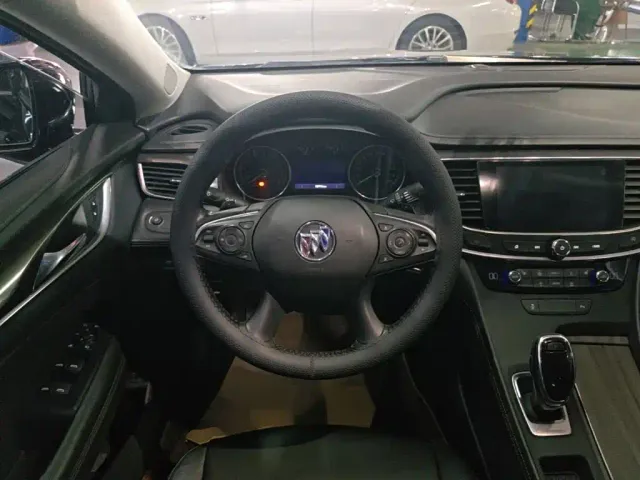 Buick LaCrosse — Фото автомобиля 10