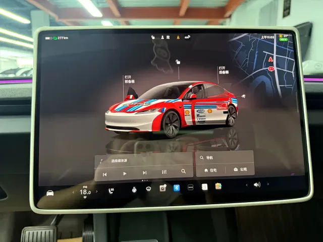 Tesla Model 3 — Фото автомобиля 8
