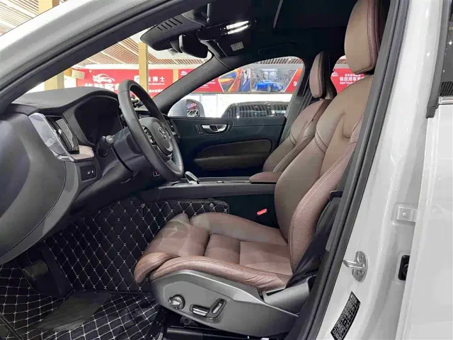 Volvo XC60 — Фото автомобиля 10