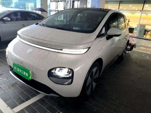 Фотография автомобиля — Baojun Cloud