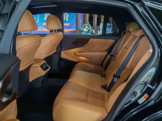 Lexus LS — Фото автомобиля 3