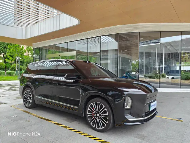 Nio ES8 — Фото автомобиля 7
