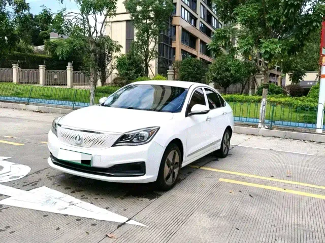 Фотография автомобиля — Dongfeng Fengshen E70