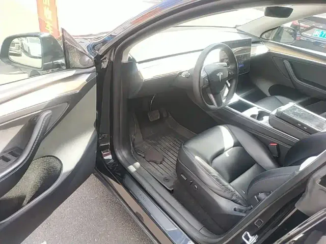 Tesla Model Y — Фото автомобиля 15