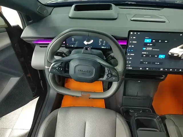 Lynk & Co Z20 — Фото автомобиля 10