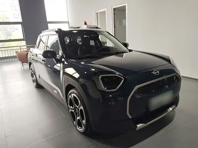 MINI Electric MINI ACEMAN — Фото автомобиля 3