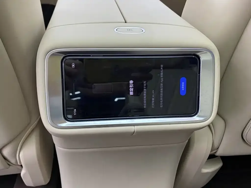 AITO Wenjie AITO M9 2025 Extended Range Ultra 52kWh 6-Seater — Фото автомобиля 29