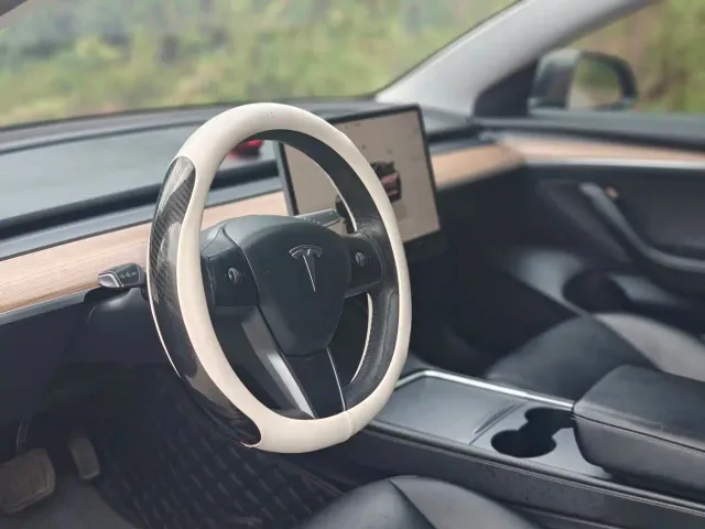Tesla Model 3 — Фото автомобиля 3