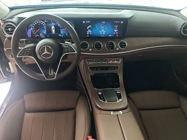 Mercedes-Benz E-Class — Фото автомобиля 9