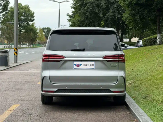 Roewe iMAX8 — Фото автомобиля 4