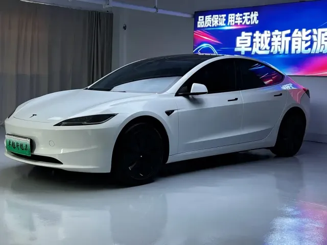 Фотография автомобиля — Tesla Model 3