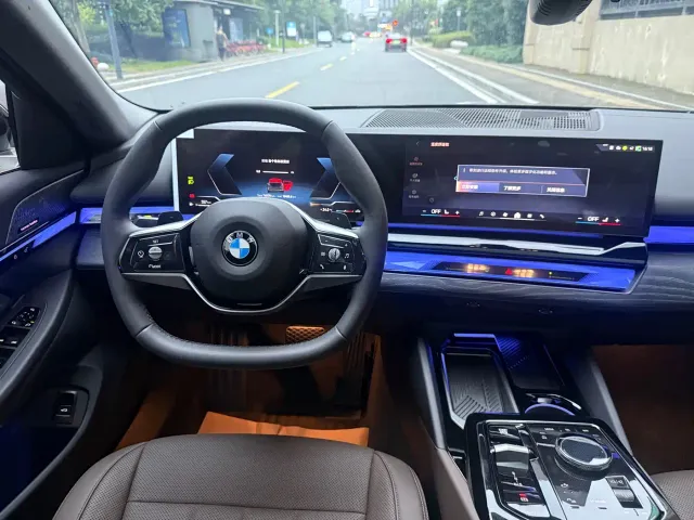 BMW 5 Series — Фото автомобиля 15