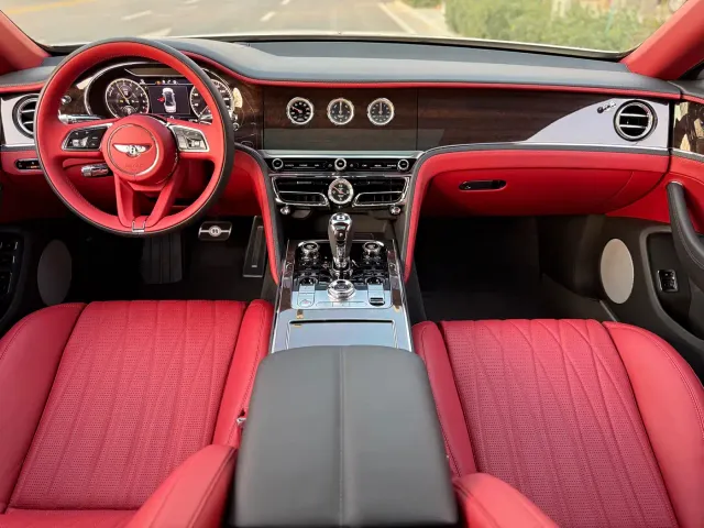 Bentley Flying Spur — Фото автомобиля 25