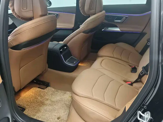 Mercedes-Benz E-Class — Фото автомобиля 10