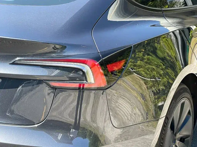 Tesla Model 3 — Фото автомобиля 21