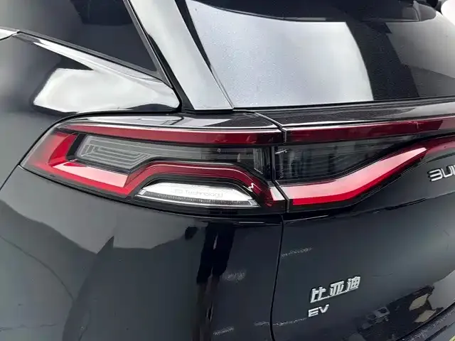 BYD Tang — Фото автомобиля 19
