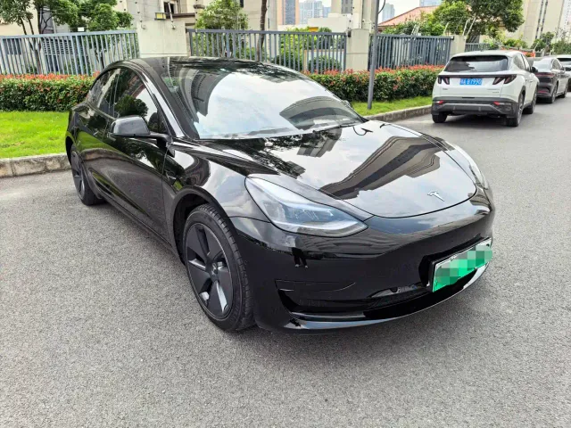 Tesla Model 3 — Фото автомобиля 3