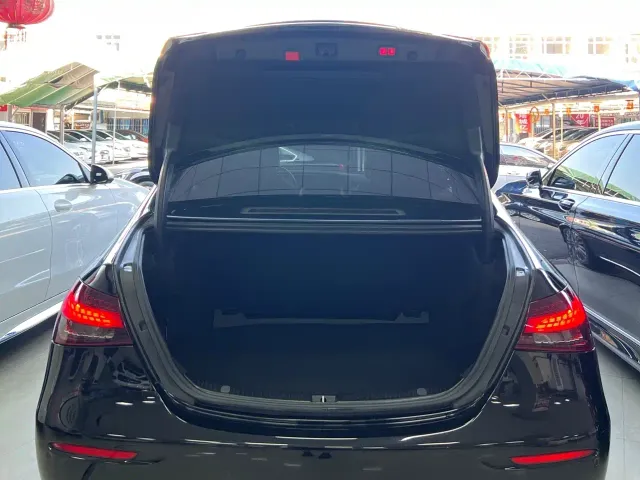 Mercedes-Benz E-Class — Фото автомобиля 14