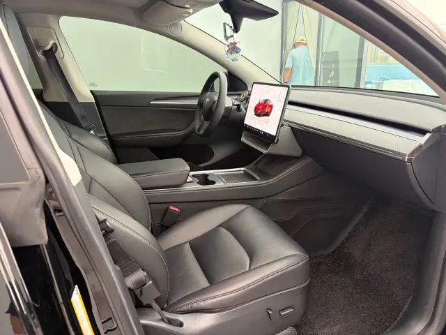 Tesla Model Y — Фото автомобиля 7