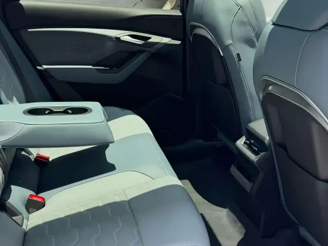 Audi Q6L e-tron — Фото автомобиля 8