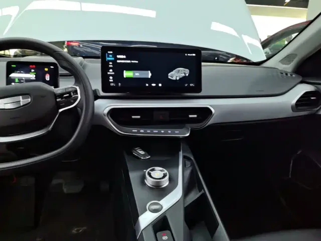 Geely Geometry A — Фото автомобиля 12