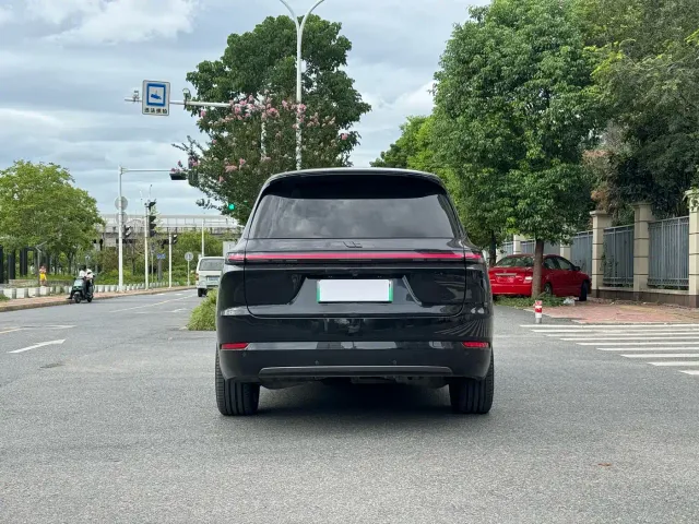 Li Auto L9 — Фото автомобиля 13