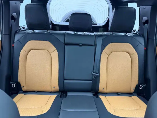 Land Rover Defender — Фото автомобиля 30