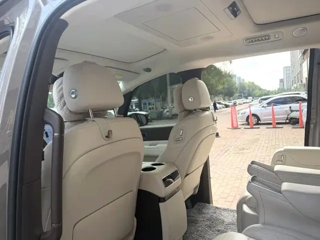 Li Auto MEGA — Фото автомобиля 2