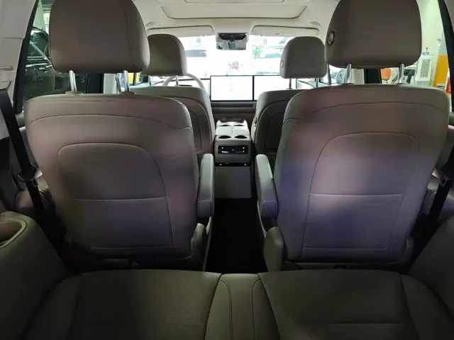 Li Auto Li i8 2025 Standard Edition — Фото автомобиля 13