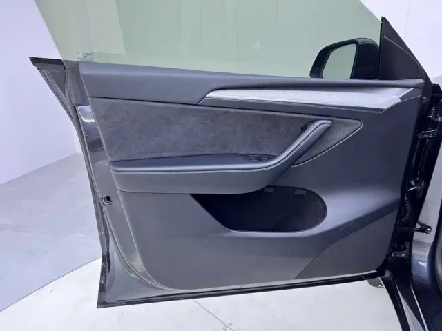 Tesla Model Y — Фото автомобиля 15