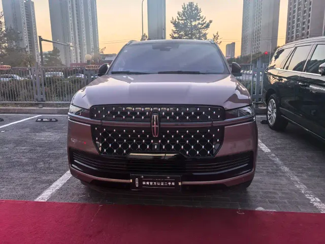 Lincoln Navigator — Фото автомобиля 9