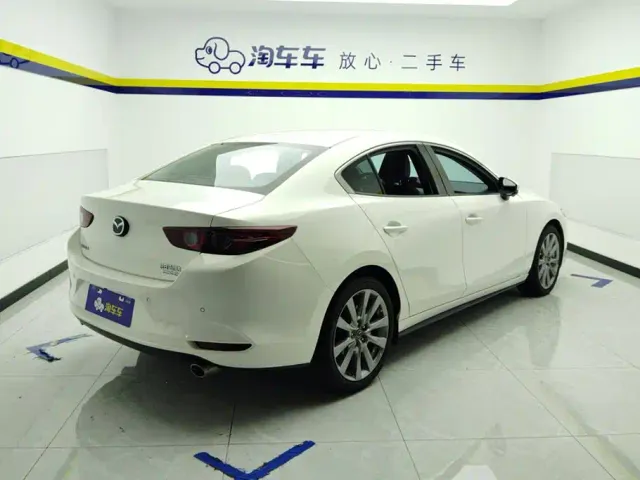 Mazda Axela — Фото автомобиля 3
