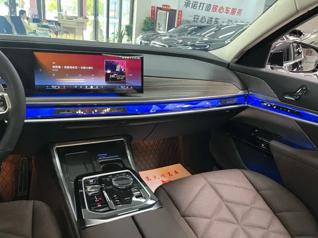 BMW 7 Series — Фото автомобиля 12