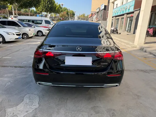 Mercedes-Benz E-Class — Фото автомобиля 8