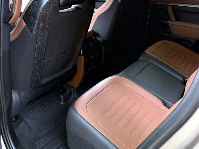 Land Rover Defender — Фото автомобиля 11